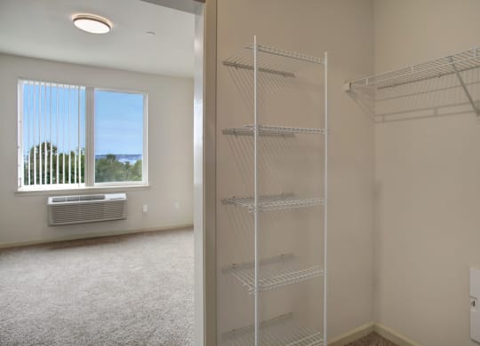 Heritage Hills closet Apartments in Renton, WA