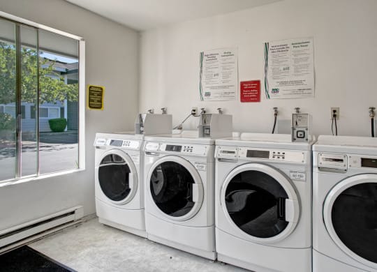 Lake Park Laundry Apartments in Everett, WA