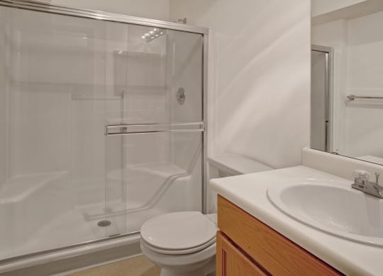 Lake Park Bathroom Apartments in Everett, WA