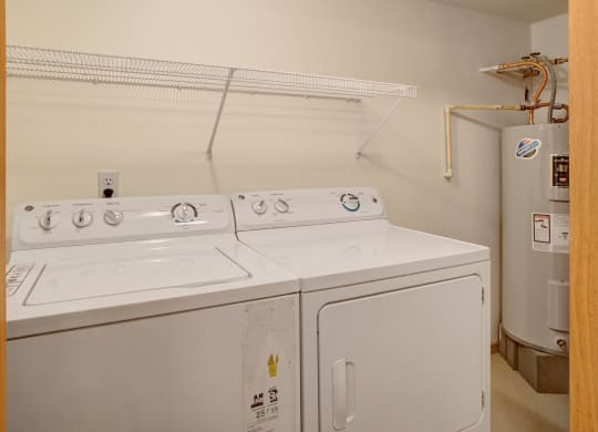 Lake Park Laundry Apartments in Everett, WA