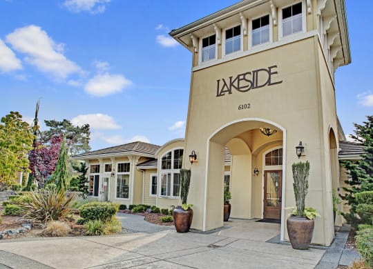 Lakeside exterior, Dean Weidner Real Estate Investments Apartments in Mountlake Terrace, WA