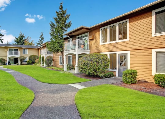 Lakeside exterior, Dean Weidner Investments Apartments in Mountlake Terrace, WA