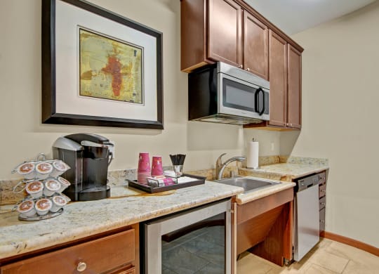 Ondine resident lounge Apartments in Kirkland, WA
