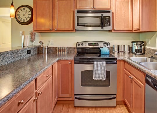 Regency Woods Kitchen Apartments in Renton, WA