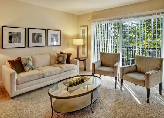 Regency Woods Living Room Apartments in Renton, WA
