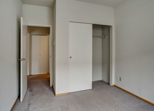 St James Tower Bedroom Apartments in Seattle, WA