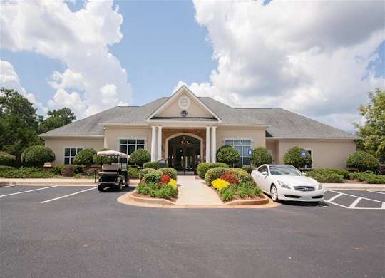 Leasing Office Exterior at Villas at Hampton, Georgia