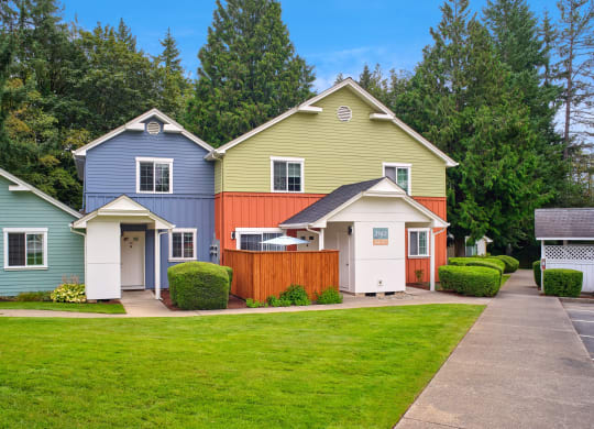 a row of houses with a yard and a sidewalk at Woodcreek, Poulsbo