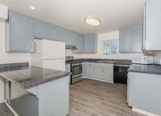 Large Kitchen at Gateway, Chico