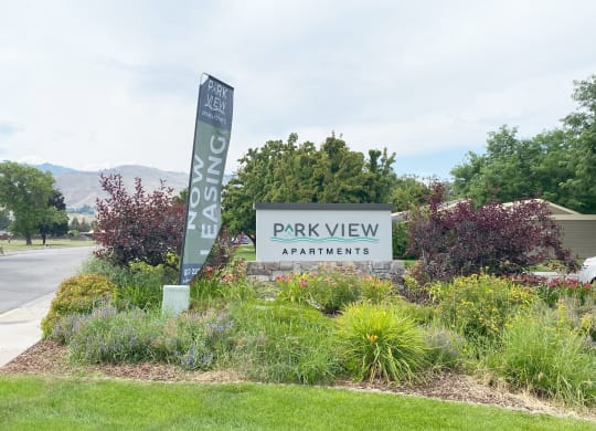 a sign that says park view apartments at Park View Apartments, Wenatchee Washington