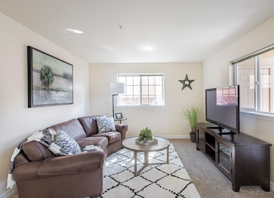a living room with a couch and a tv  at Quail Springs, Washington, 99353