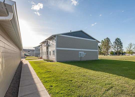 Apartments in Billings, MT surrounded by green grass field