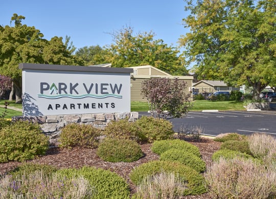 Property sign in well landscaped area.at Park View Apartments, Washington, 98801