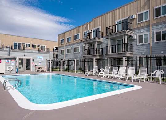 Sunset Apartments | Outdoor Seasonal Pool