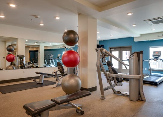 the gym at the wheaton apartments in wheaton