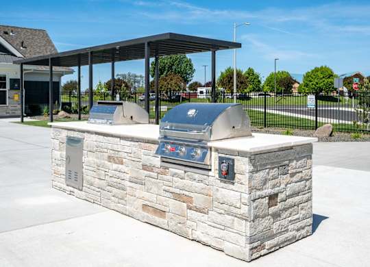 Tidewater Apartments | Exterior Grill
