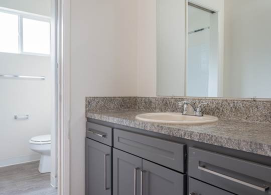 56 Commons | Bathroom