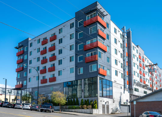 Apartments in Everett WA - The Waterline - Exterior View of The Apartment Building with Lush Landscaping