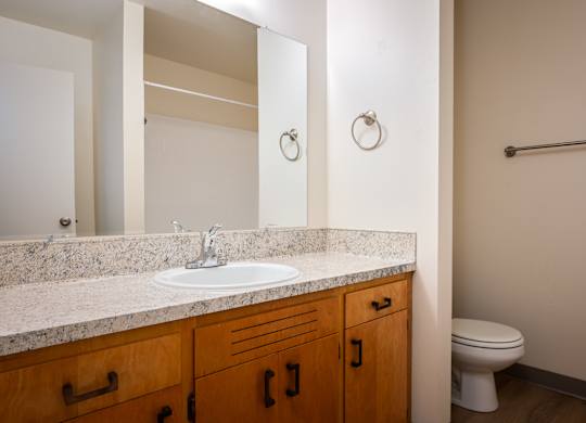 56 Commons | Bathroom