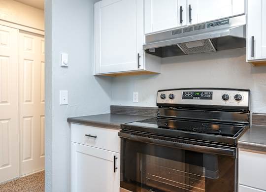 Pacific Village | Kitchen