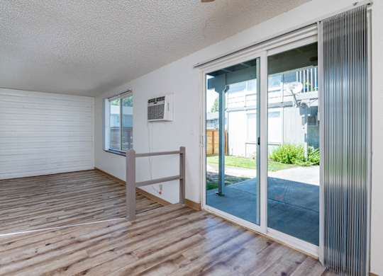 Sedona | One Bedroom Dining Room and Patio