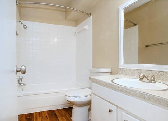Oval Tub at Boston Woods Apartments, Texas