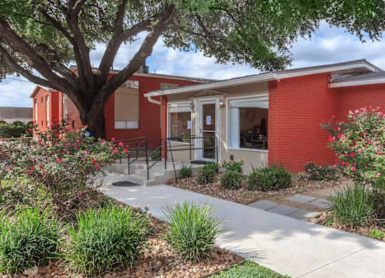 Courtyard at Boston Woods Apartments, San Antonio Texas