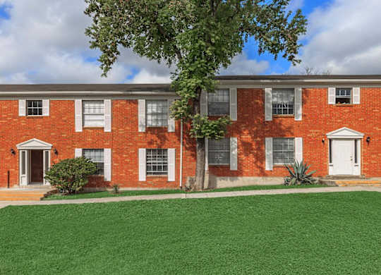 Lush Green Landscape at Boston Woods Apartments, San Antonio TX