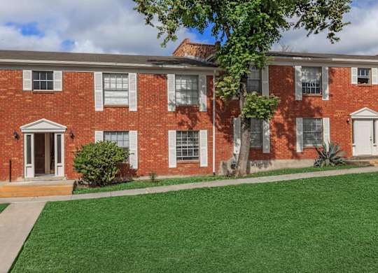 Green Outdoors at Boston Woods Apartments, Texas