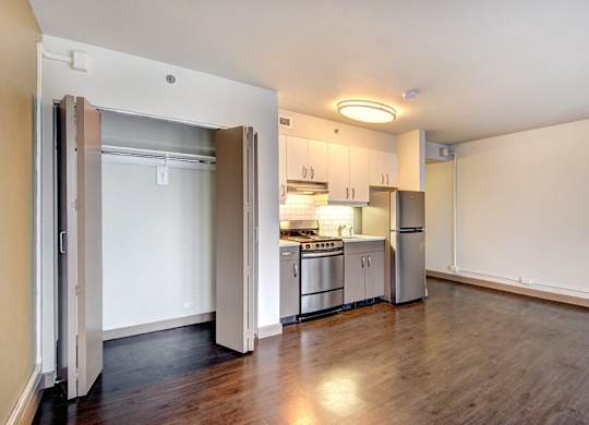 studio kitchen at Cosmopolitan, Seattle