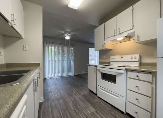 Lakewood Apartments - Arbor Pointe Apartments - Kitchen