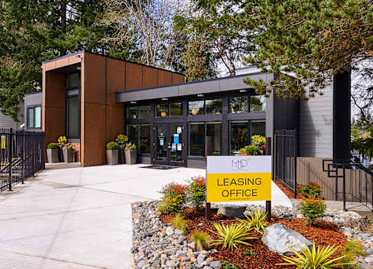 Lakewood Apartments - MOD 83 Apartments - Leasing Office 1