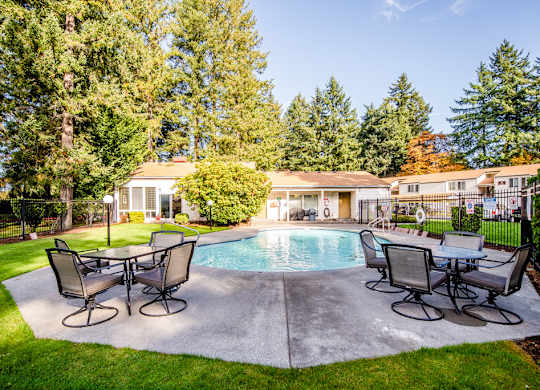 Lakewood Apartments - Arbor Pointe Apartments - Pool 2