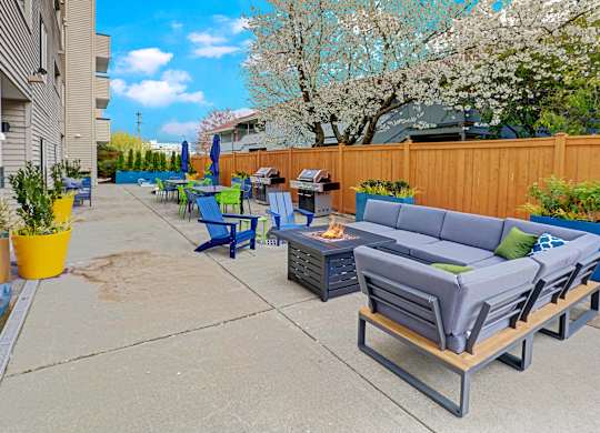 Northgate - Row on Third - Outdoor Patio