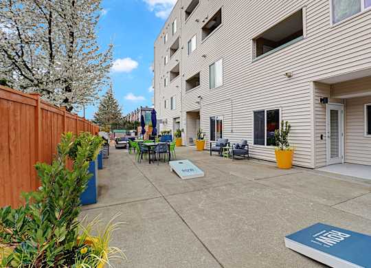 Northgate - Row on Third - Outdoor Patio