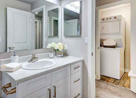 Lakewood apartments-Timbre Heights- bathroom