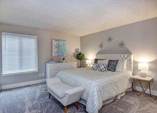 Lakewood apartments-Timbre Heights- bedroom