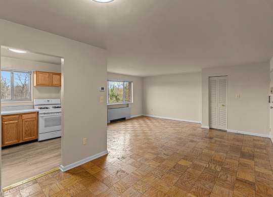 A kitchen with wooden floors at Kensington House, Maryland 20895
