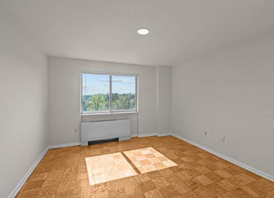 High Ceiling at Kensington House, Kensington, 20895