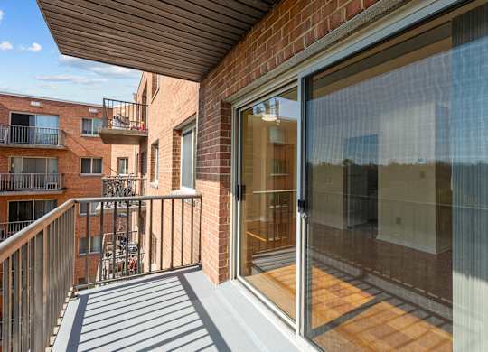 A balcony with a glass door at Kensington House, Maryland 20895