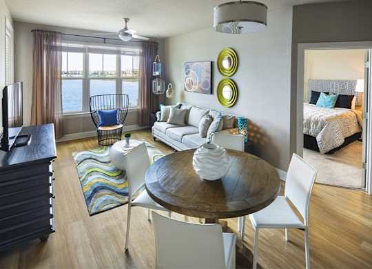 Apartments with views of Big Sand Lake | Orlando, FL | Lake Vue dining room