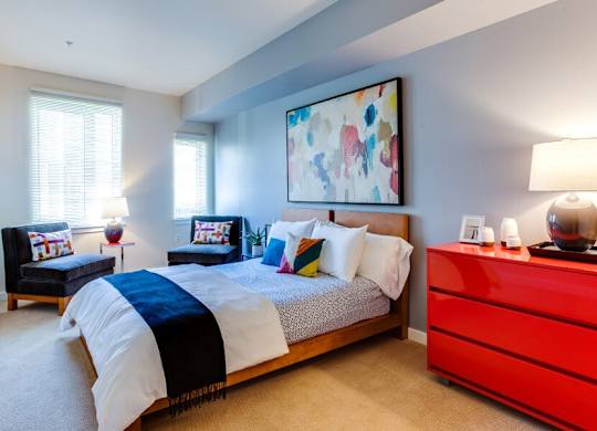 The Matisse apartments near OHSU - Spacious bedrooms central air conditioning & walk in closets