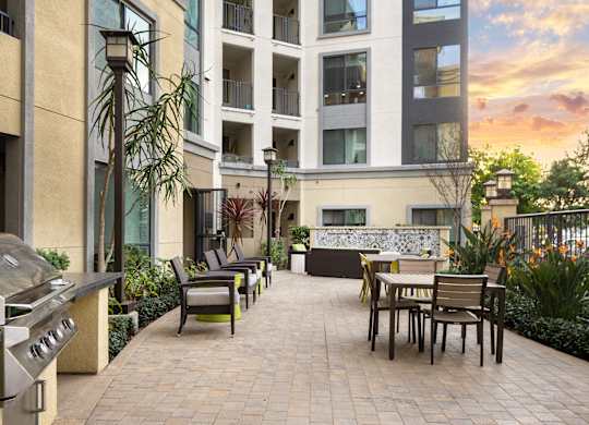 Joule La Floresta - courtyard - Brea, CA