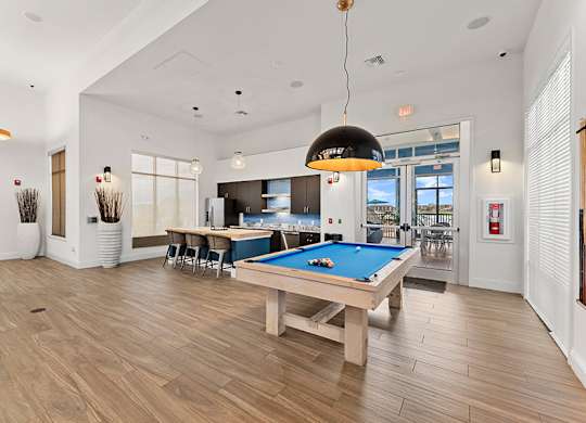 Orlando Apartments | Orlando, FL | Lake Vue Clubhouse