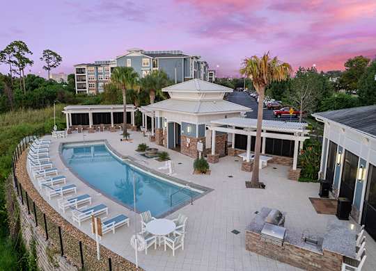 Big Sand Lake Apartments | Orlando, FL | Lake Vue pool