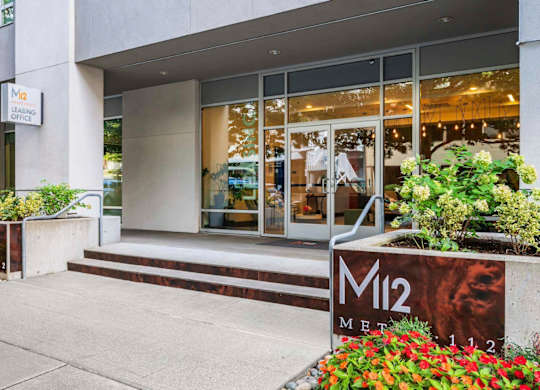 Apartments in Bellevue WA - Leasing entrance