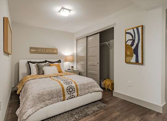 Crossroads apartments in Bellevue, WA - Metro 112 Apartments - bedroom
