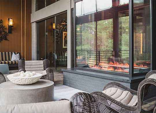 Cumberland apartments in Atlanta, GA | Vinings Lofts and Apartments | clubroom porch