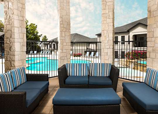 Glenhaven at Star Ranch - Meadow Lake Park Apartments - outdoor lounge