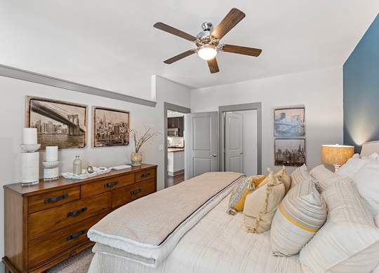 StoneLedge Apartments - Large bedrooms feature 9' ceilings - Apartments near DFW Airport